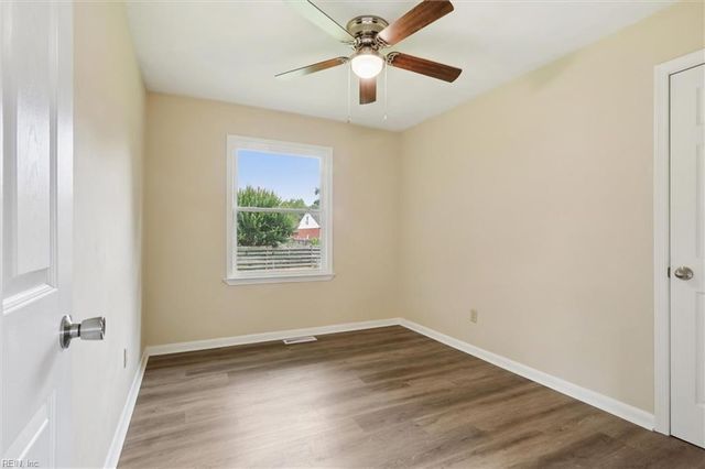 11 Eastlawn DR, Hampton, VA 23664