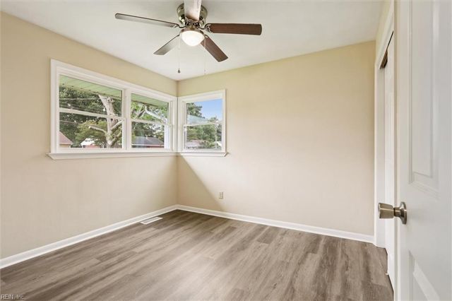 11 Eastlawn DR, Hampton, VA 23664