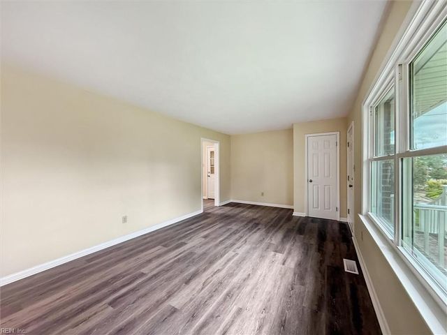 11 Eastlawn DR, Hampton, VA 23664