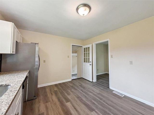 11 Eastlawn DR, Hampton, VA 23664