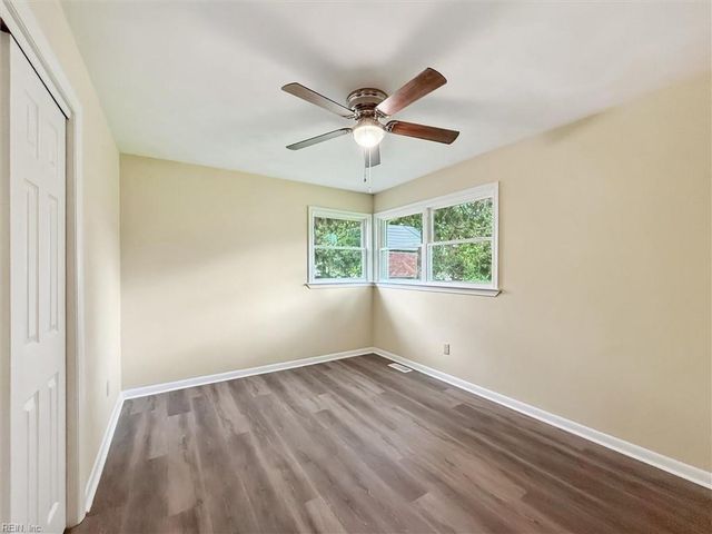 11 Eastlawn DR, Hampton, VA 23664