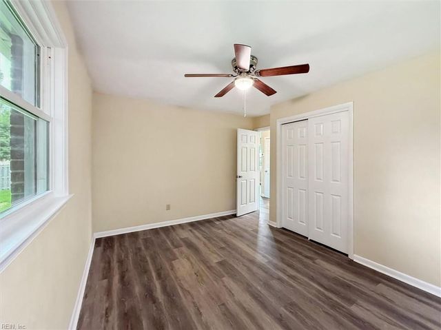 11 Eastlawn DR, Hampton, VA 23664