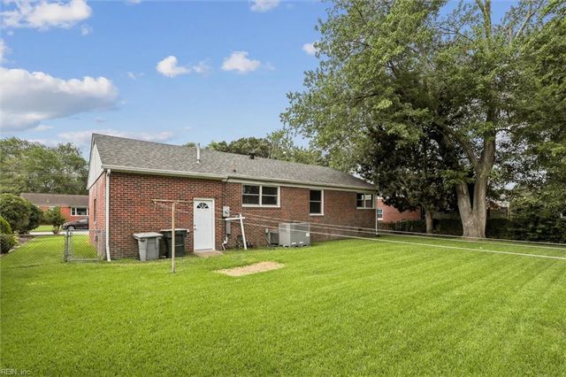 11 Eastlawn DR, Hampton, VA 23664