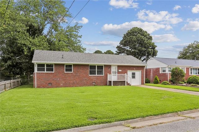 11 Eastlawn DR, Hampton, VA 23664