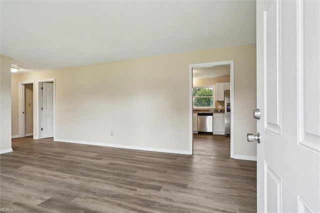 11 Eastlawn DR, Hampton, VA 23664