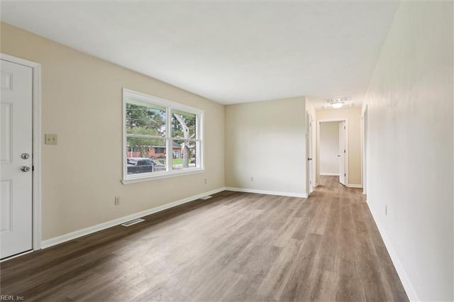 11 Eastlawn DR, Hampton, VA 23664