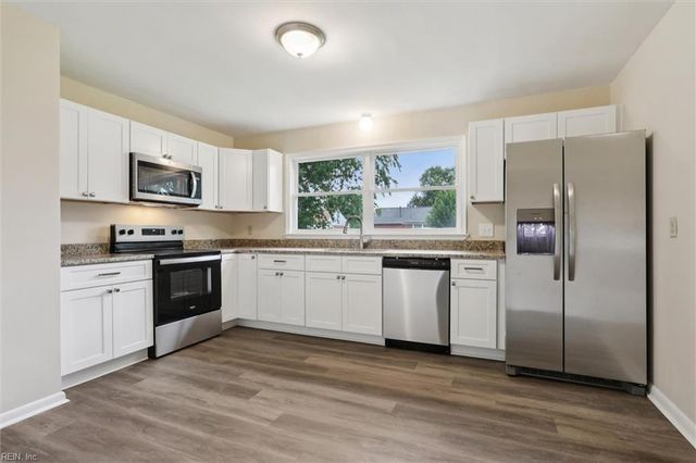 11 Eastlawn DR, Hampton, VA 23664