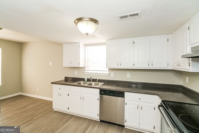 1579 Isleworth Circle, College Park, GA 30349