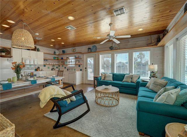 318 S Station St 3, Port Aransas, TX 78373