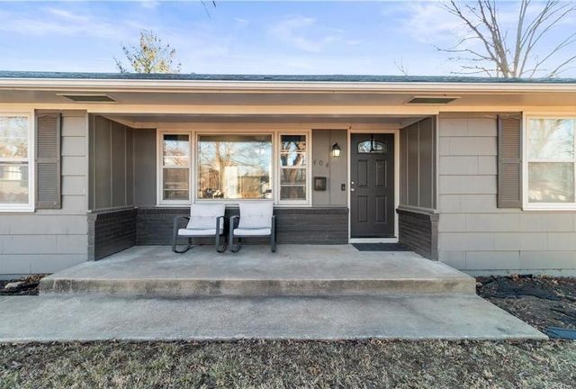 404 SW 21st Street, Blue Springs, MO 64015