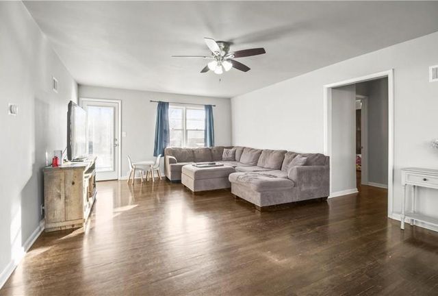 404 SW 21st Street, Blue Springs, MO 64015