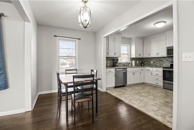 404 SW 21st Street, Blue Springs, MO 64015