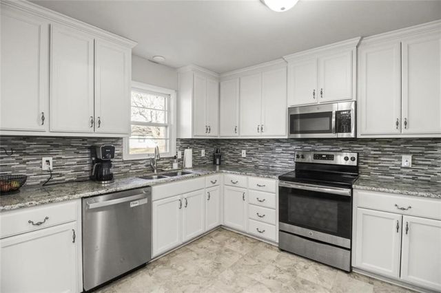 404 SW 21st Street, Blue Springs, MO 64015