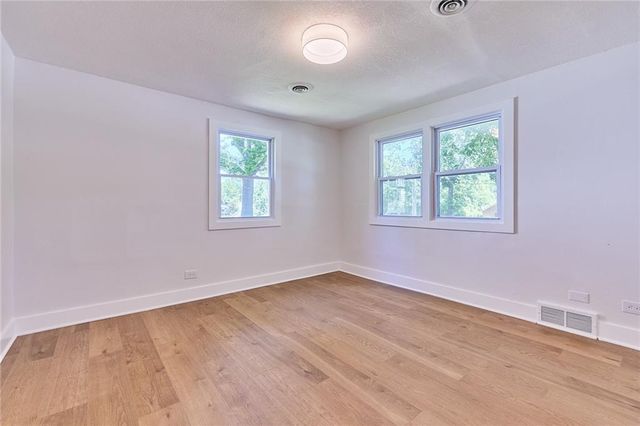 7204 Raytown Road, Raytown, MO 64133