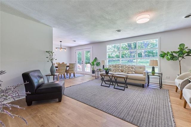 7204 Raytown Road, Raytown, MO 64133
