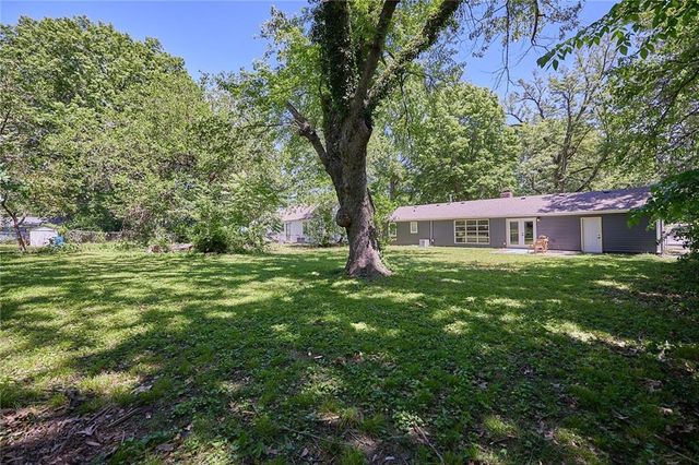 7204 Raytown Road, Raytown, MO 64133