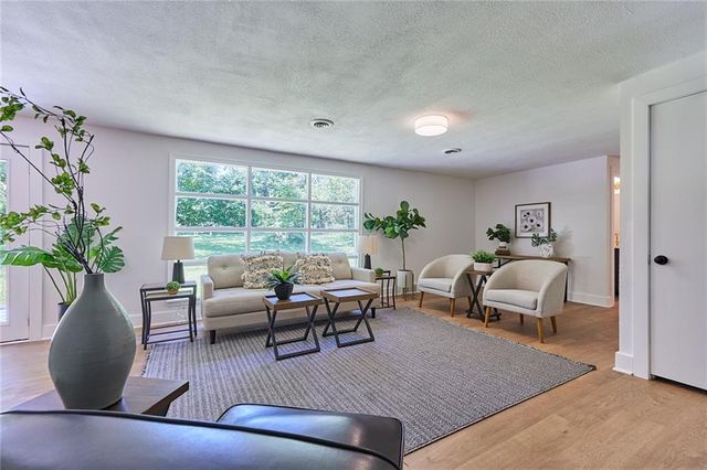 7204 Raytown Road, Raytown, MO 64133