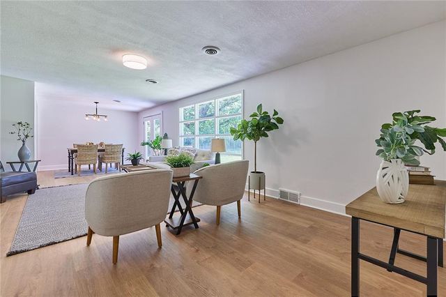 7204 Raytown Road, Raytown, MO 64133