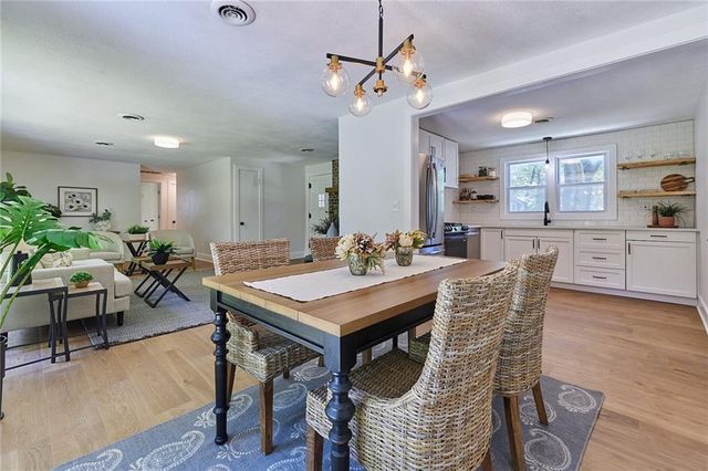 7204 Raytown Road, Raytown, MO 64133