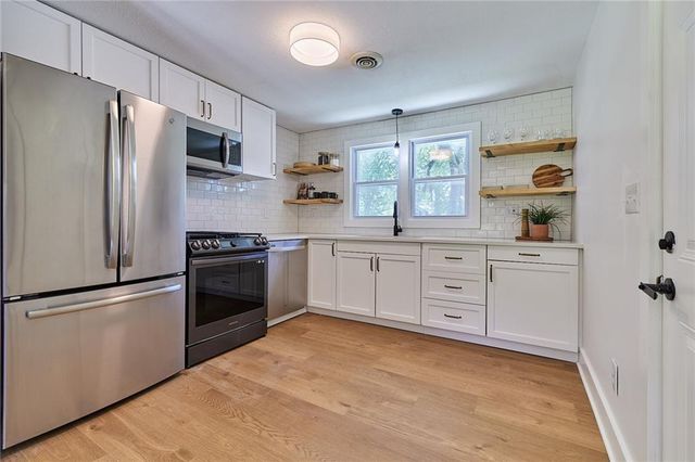 7204 Raytown Road, Raytown, MO 64133