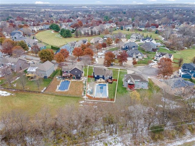 4007 Bennington Drive, St Joseph, MO 64506