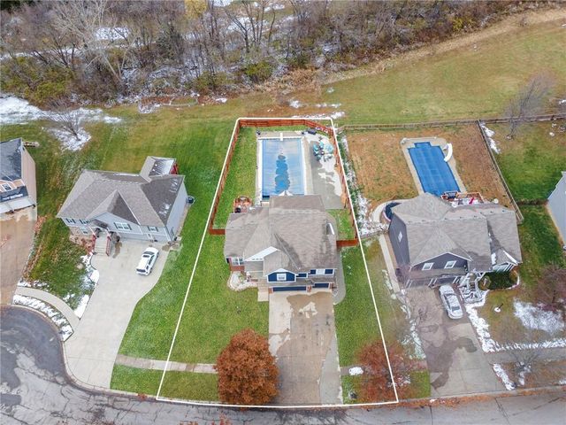 4007 Bennington Drive, St Joseph, MO 64506