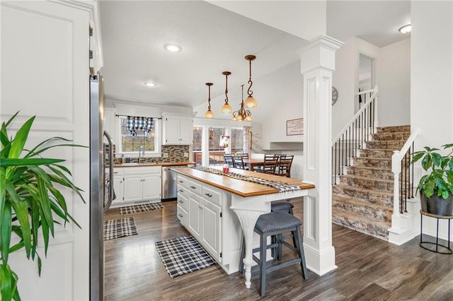 4007 Bennington Drive, St Joseph, MO 64506