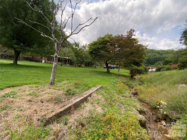 111 Hensley Branch Road, Burnsville, NC 28714