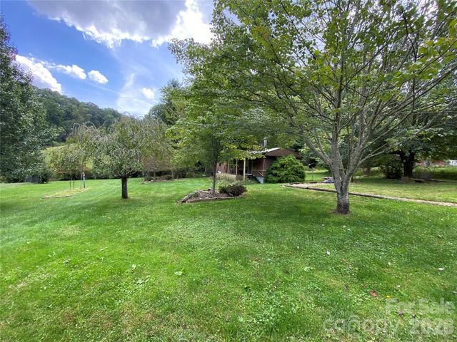 111 Hensley Branch Road, Burnsville, NC 28714