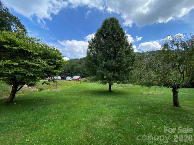 111 Hensley Branch Road, Burnsville, NC 28714