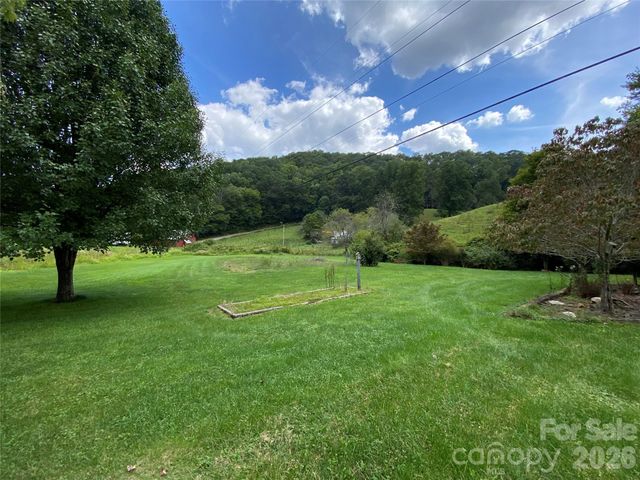 111 Hensley Branch Road, Burnsville, NC 28714