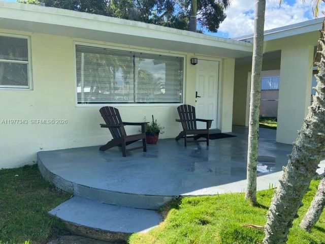 230 NE 2nd Pl, Dania Beach, FL 33004