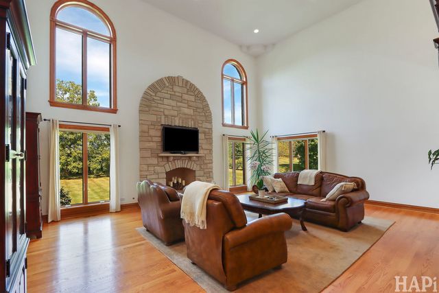 39 Forest Lane, South Barrington, IL 60010