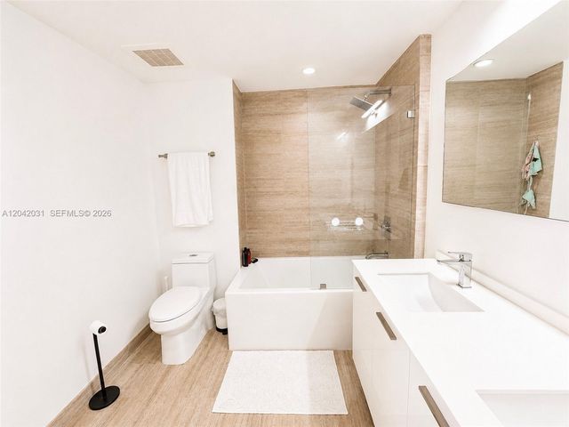 1300 Brickell Bay Dr 2307, Miami, FL 33131