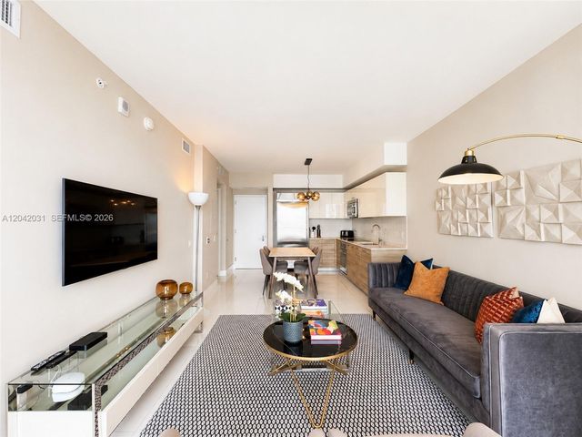 1300 Brickell Bay Dr 2307, Miami, FL 33131