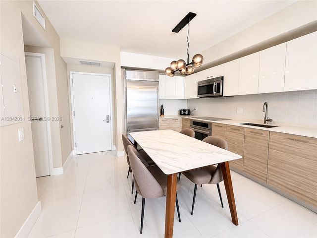 1300 Brickell Bay Dr 2307, Miami, FL 33131