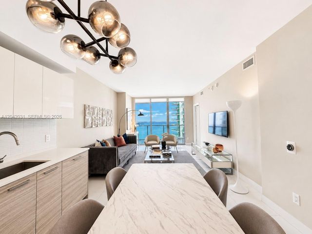 1300 Brickell Bay Dr 2307, Miami, FL 33131
