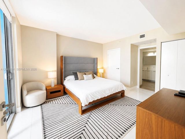 1300 Brickell Bay Dr 2307, Miami, FL 33131