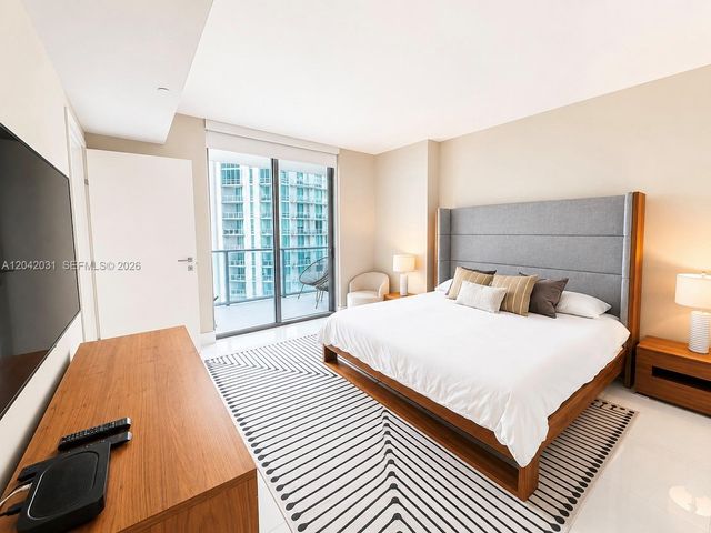 1300 Brickell Bay Dr 2307, Miami, FL 33131