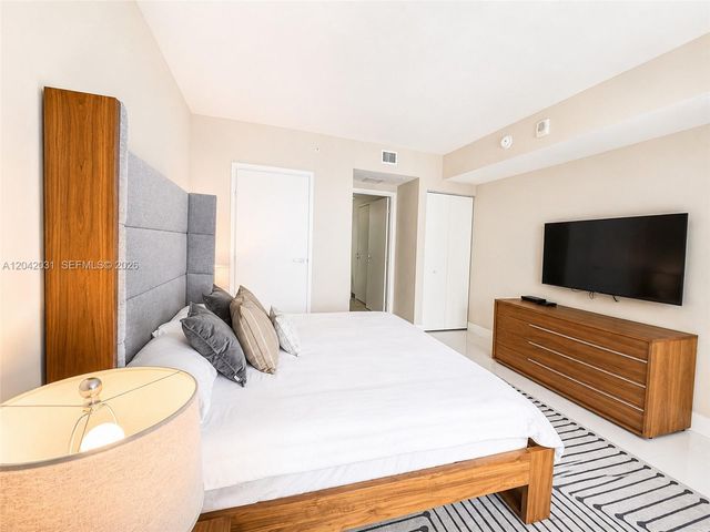 1300 Brickell Bay Dr 2307, Miami, FL 33131