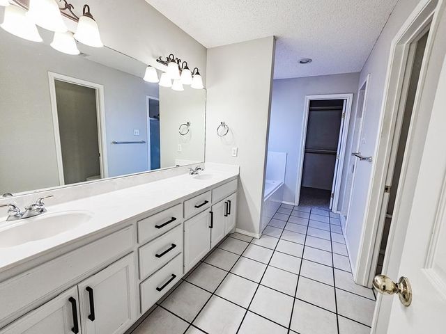 4801 Whitman Dr, Midland, TX 79705