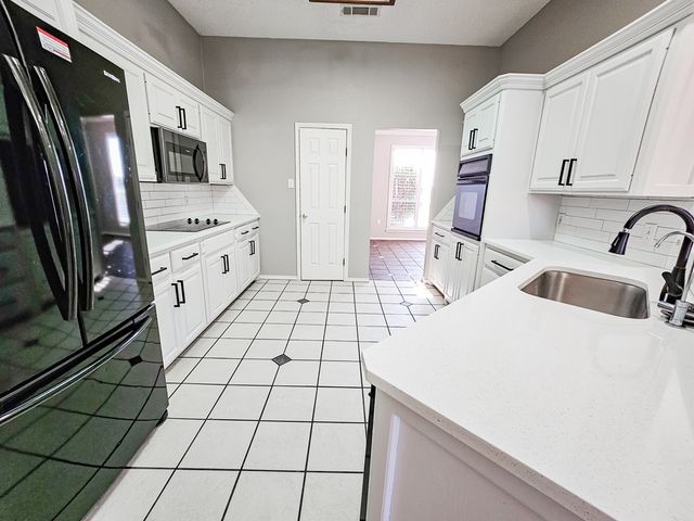 4801 Whitman Dr, Midland, TX 79705