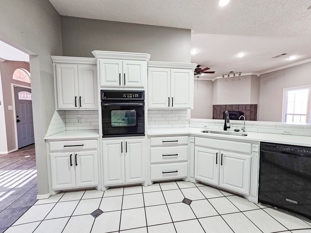 4801 Whitman Dr, Midland, TX 79705