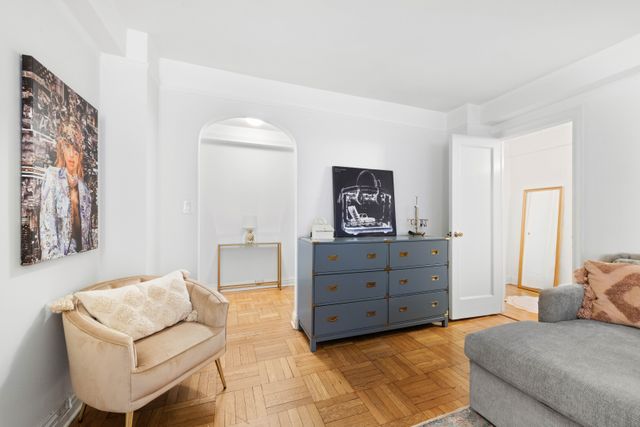 235 E 73rd St Apt 3G, New York City, NY 10021