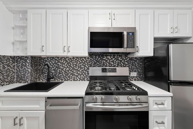 235 E 73rd St Apt 3G, New York City, NY 10021