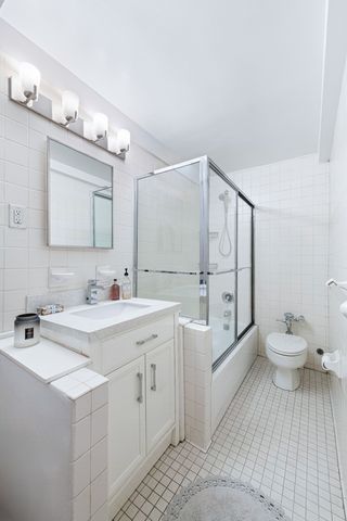 235 E 73rd St Apt 3G, New York City, NY 10021