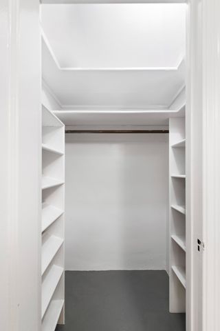 235 E 73rd St Apt 3G, New York City, NY 10021
