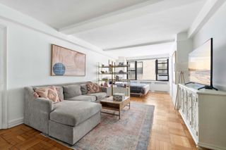 235 E 73rd St Apt 3G, New York City, NY 10021