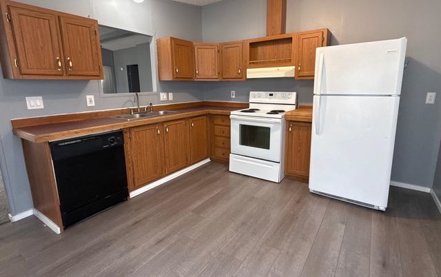 928 W SUMMEY ST, Haysville, KS 67060