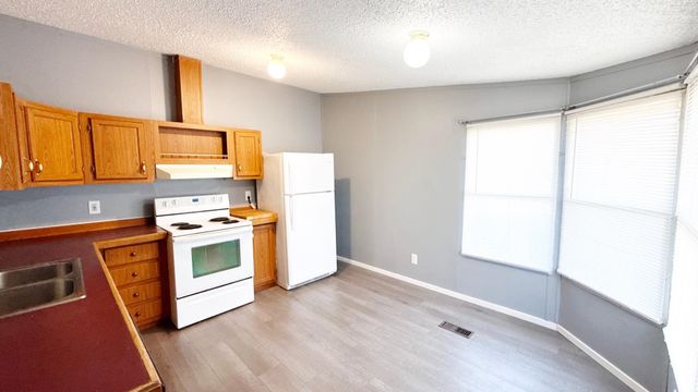 928 W SUMMEY ST, Haysville, KS 67060